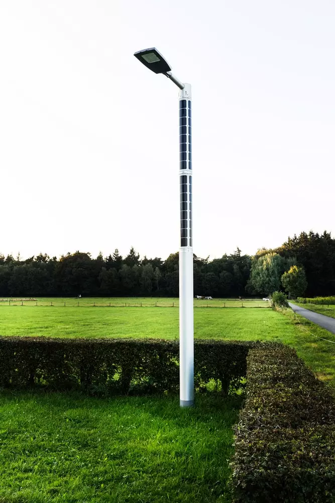 Soluxio solar monument lighting with LED light