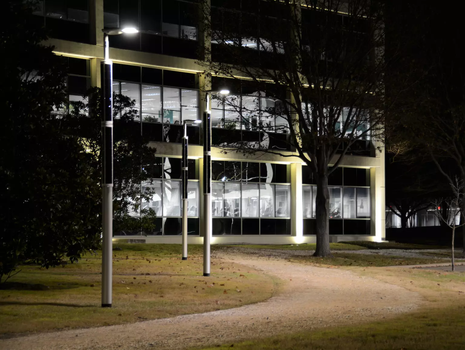 Soluxio solar light pole at night in IoT city